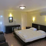 Lorenzo House Апарт-отель 3*