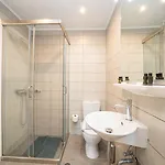Lorenzo House Апарт-отель Ласси