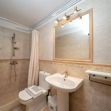 Lorenzo House لاسي