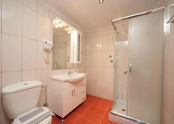 Lorenzo House 3*