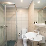 מלון דירות Lorenzo House 3*