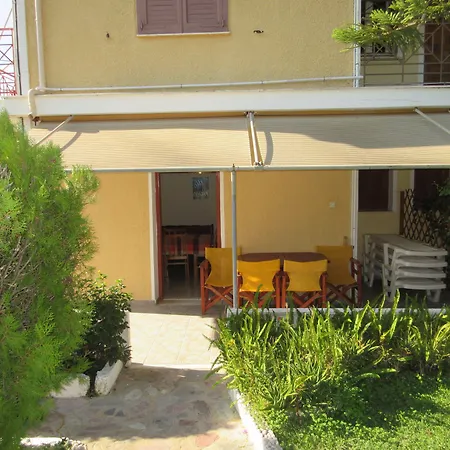 Lorenzo House מלון דירות לאסי