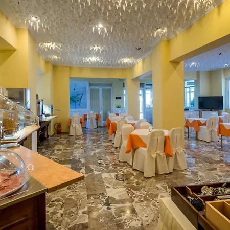 Lorenzo House 3*