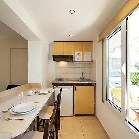 Lorenzo House Apartahotel 3*