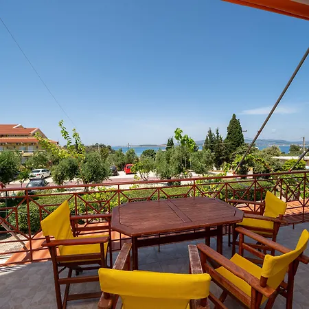 Lorenzo House Ξενοδοχείο με διαμερίσματα Λάσση